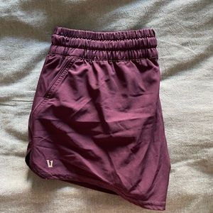 Vuori Burgundy/Maroon size 4 shorts